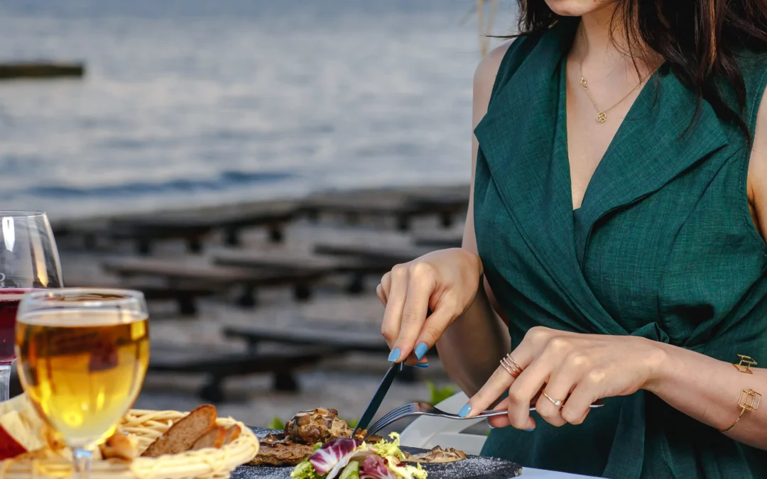 uluwatu restaurants with a view